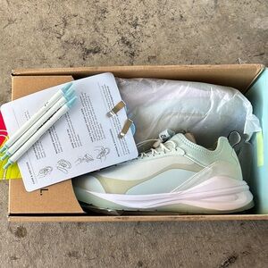 Clove Vapor Women Size 11